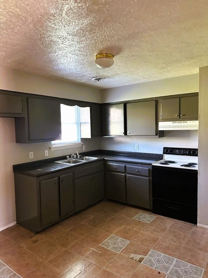 780 Garrison Dr #1 - Photo 4 of 11