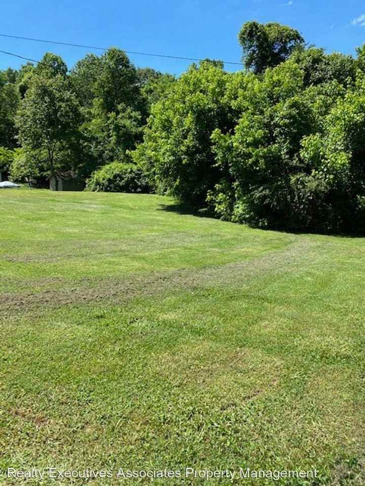 1563 Johnathan Dr - Photo 2 of 15