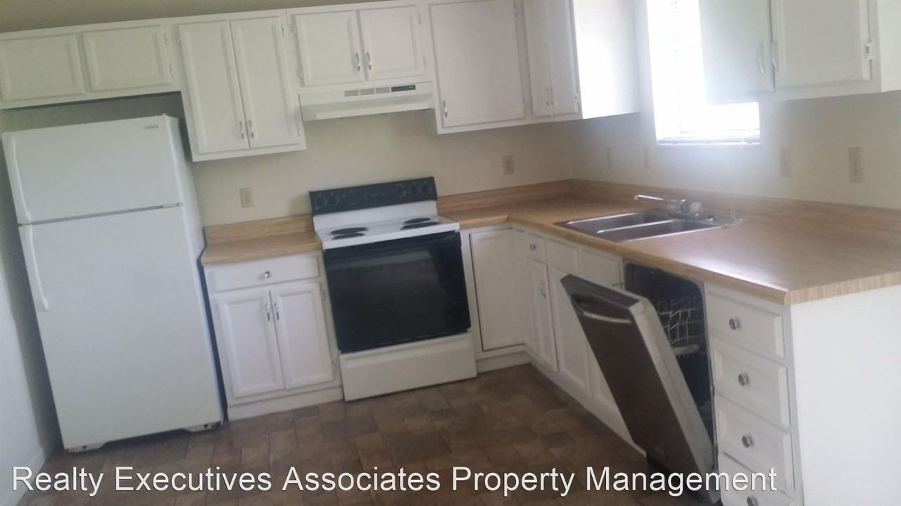 1563 Johnathan Dr - Photo 3 of 15