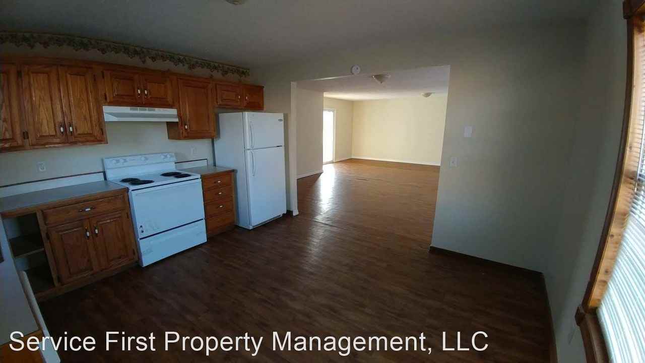 1820 E Division St - Photo 2 of 6