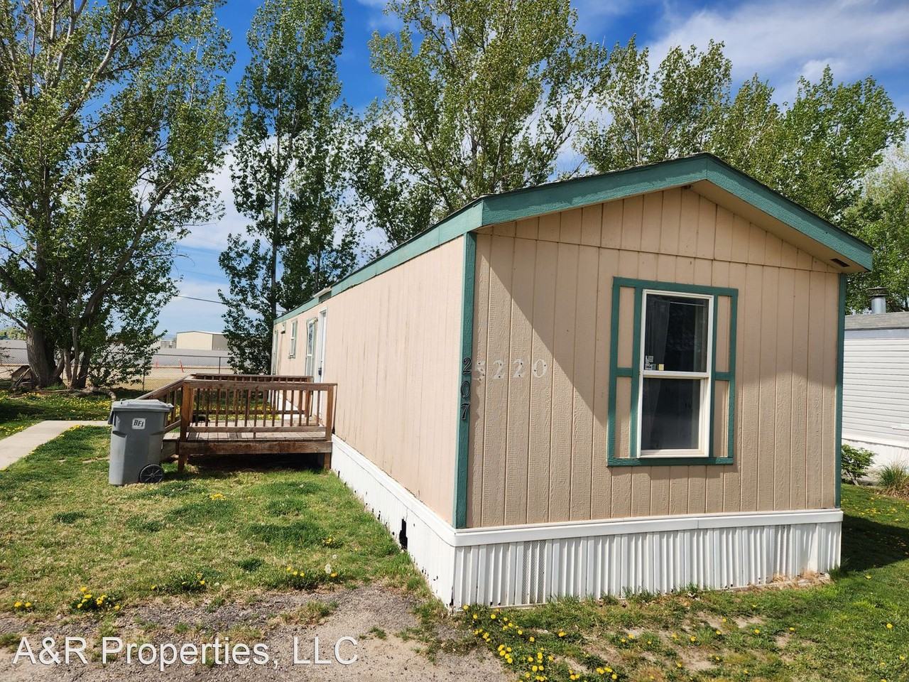 Arthur Court - Photo 2 of 4