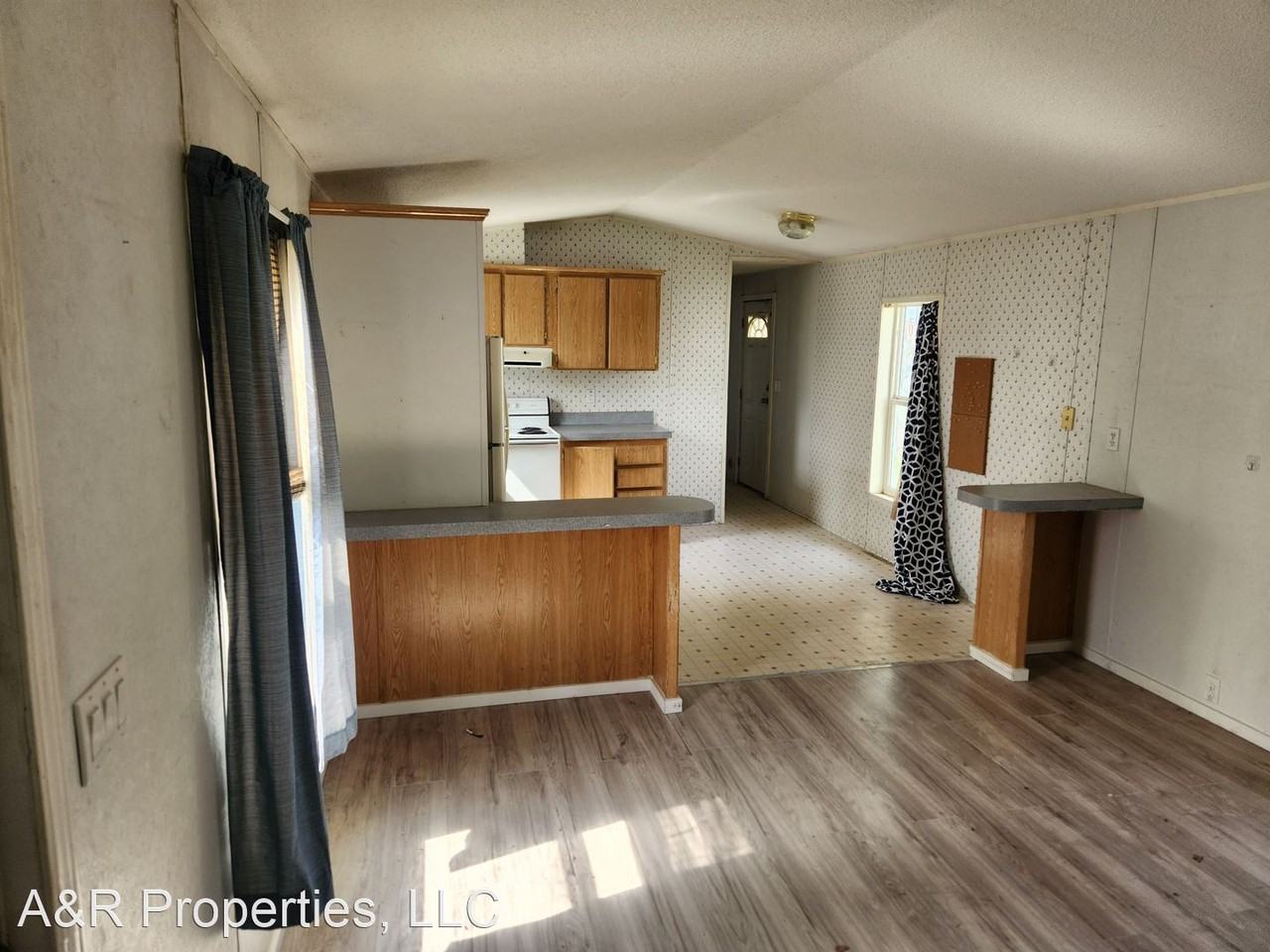 Arthur Court - Photo 3 of 4