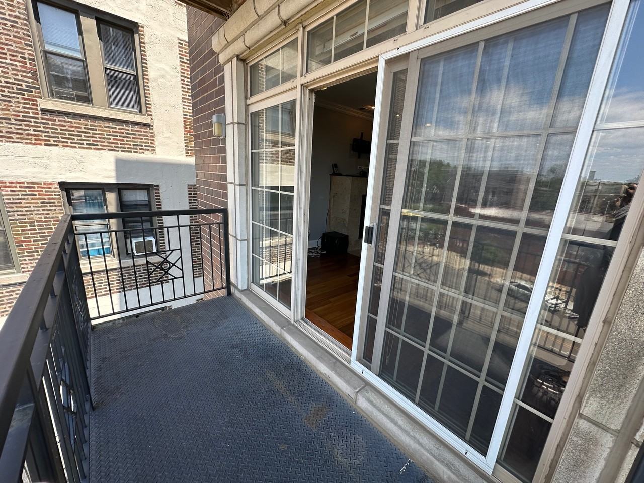 6745 N Clark St #3N - Photo 3 of 24