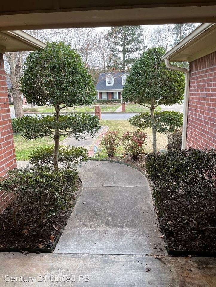 2217 Barney Ln - Photo 3 of 50