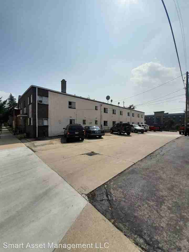 1423 S 81st St - Photo 3 of 4