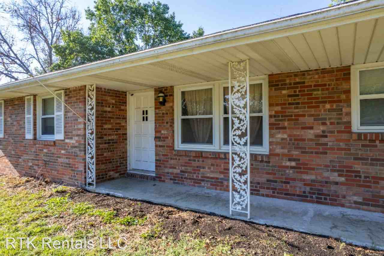 308 N Proctor Dr - Photo 2 of 41