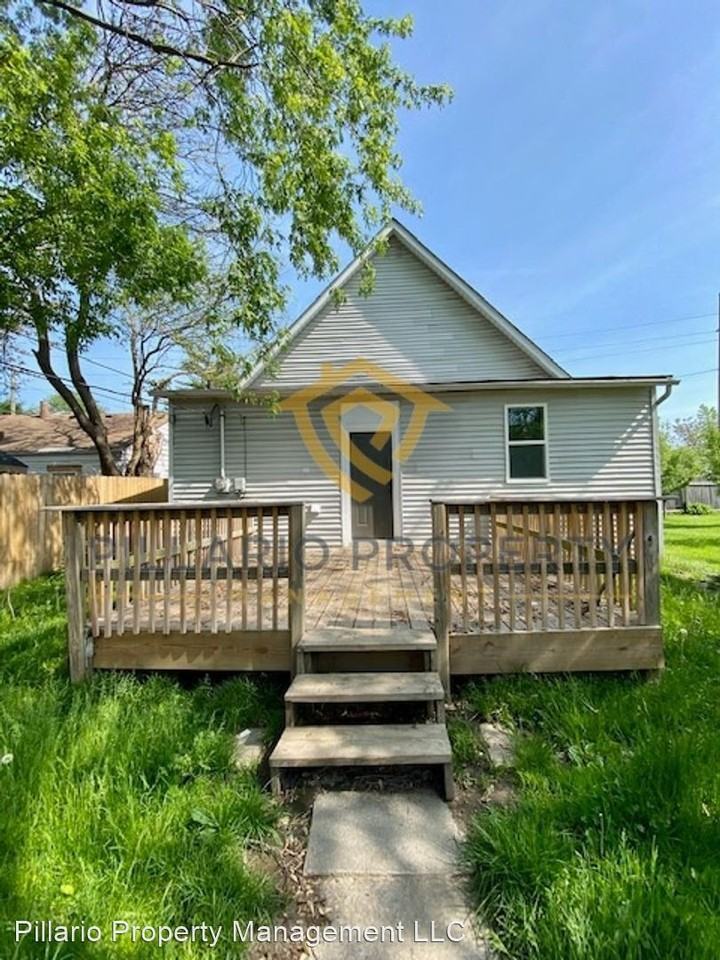 1205 Wade St - Photo 2 of 19