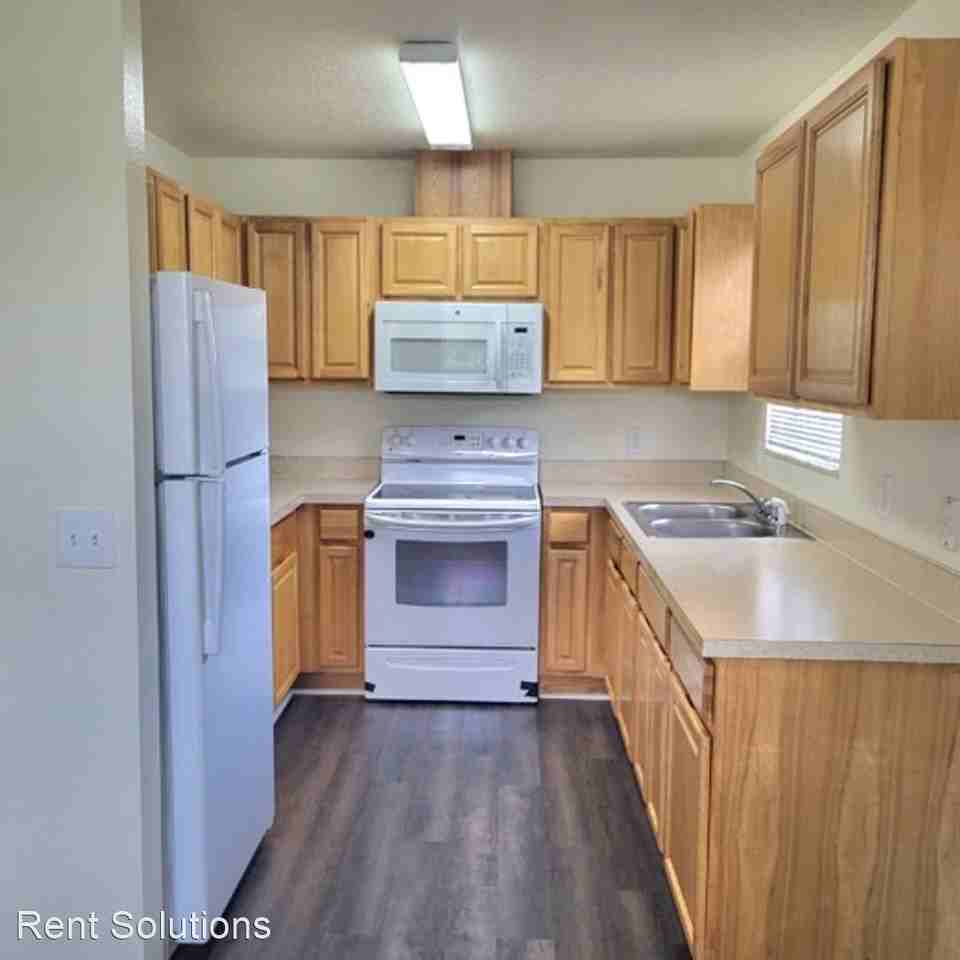 14649 8th St - Photo 2 of 12