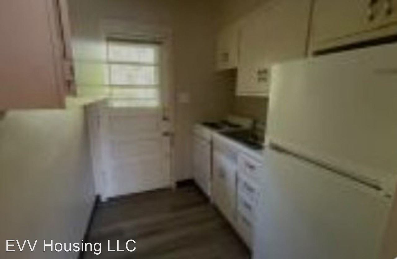 1339 E Illinois St - Photo 3 of 4