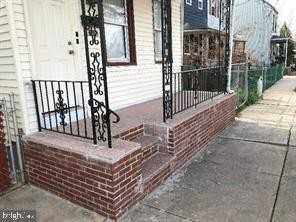 426 Powell St - Photo 2 of 30