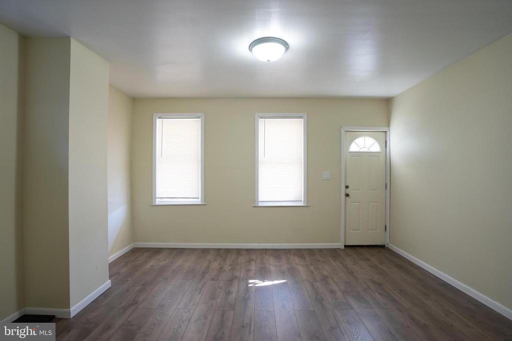 426 Powell St - Photo 3 of 30