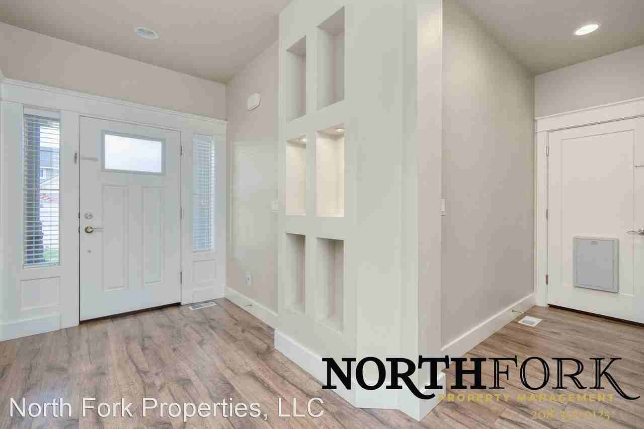 8132 S Red Cliff Ave - Photo 3 of 50