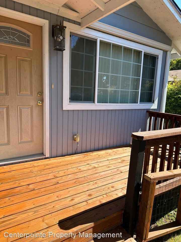 970 Webster Ave - Photo 2 of 15