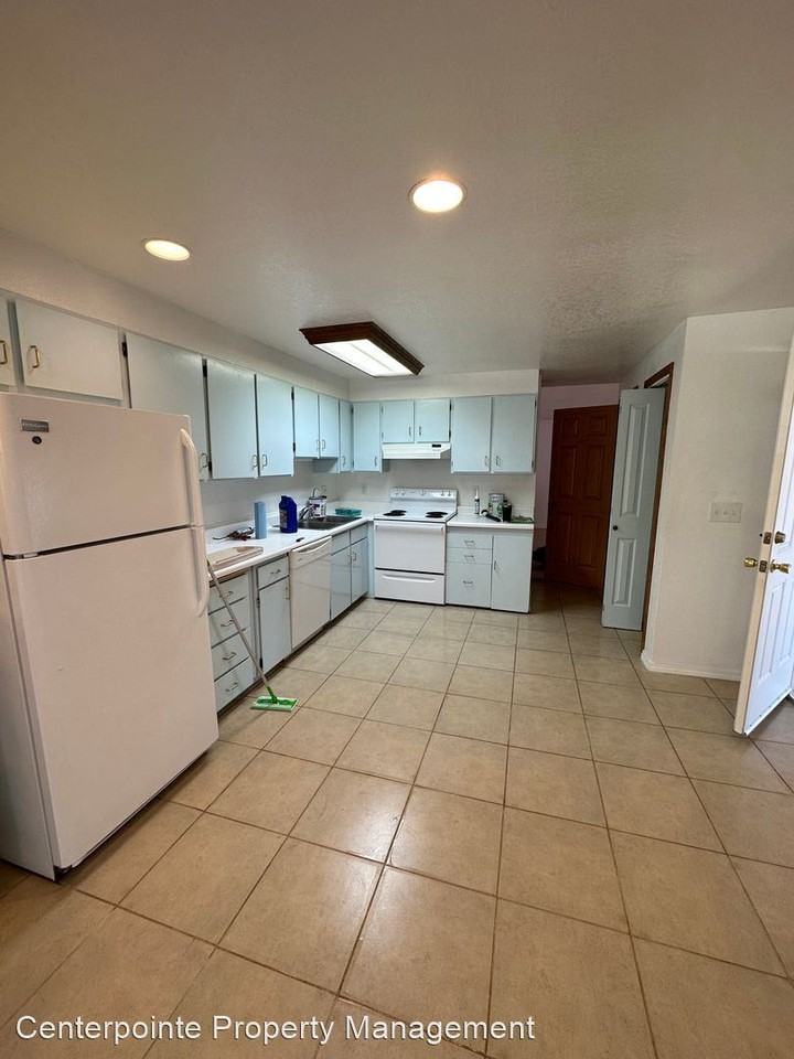 970 Webster Ave - Photo 3 of 15