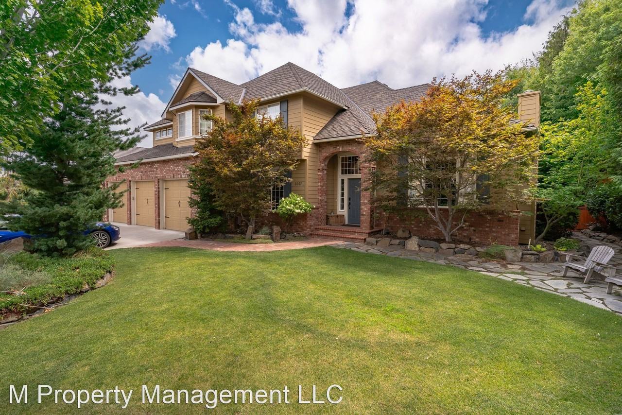 2067 Maiden Ln - Photo 2 of 45