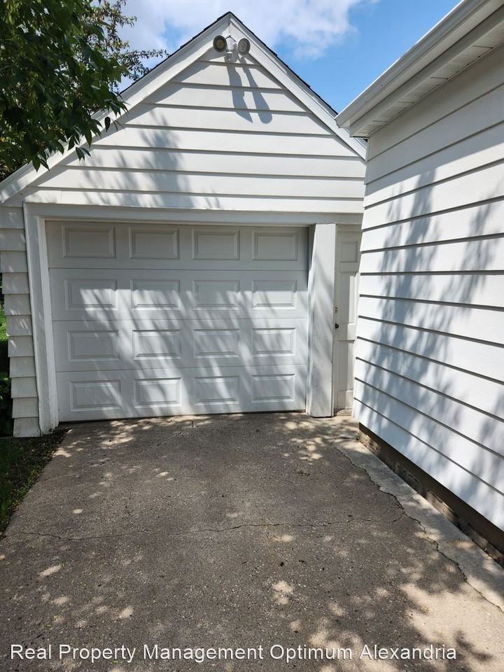 1138 Oak St N - Photo 2 of 20