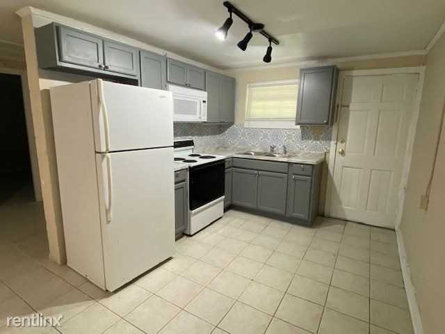 105 Robbins Ave - Photo 2 of 9