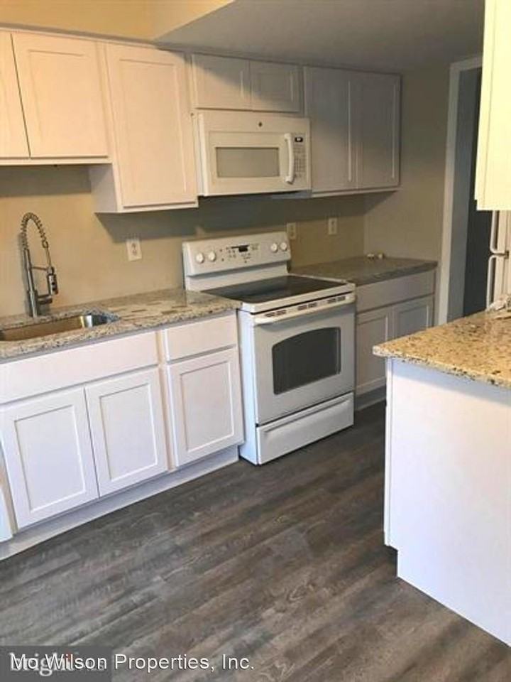 15303 Waters Edge Ct - Photo 2 of 9