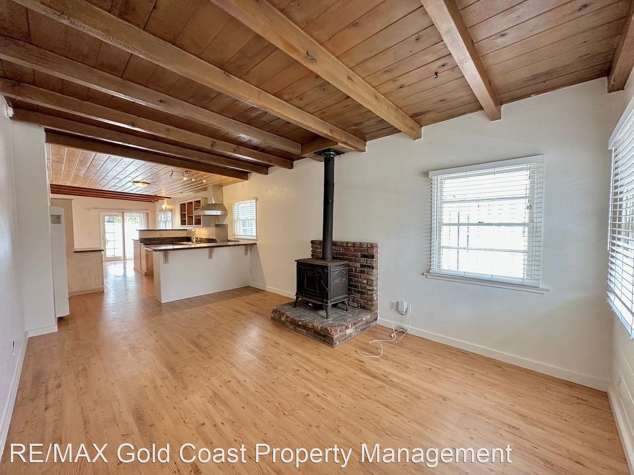 109 Los Feliz St - Photo 2 of 17