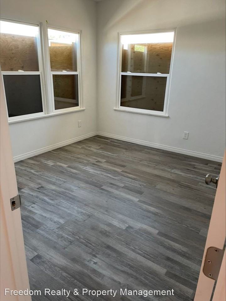 308 E St - Photo 3 of 5