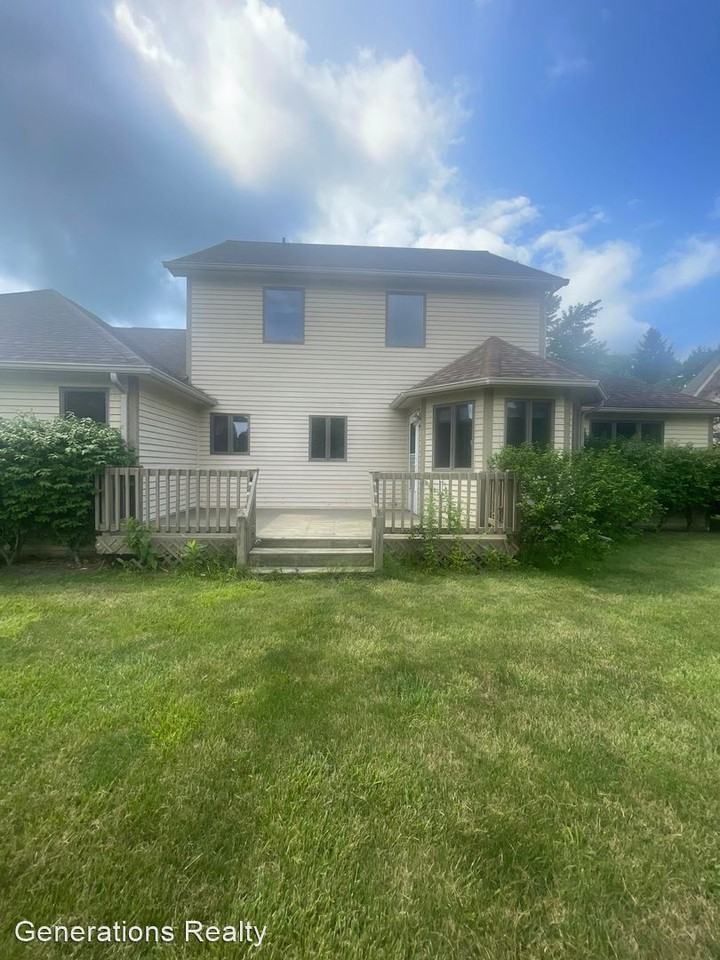 1548 Canterbury Rd - Photo 3 of 22