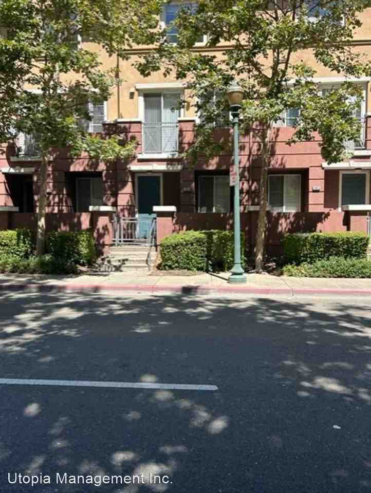 706 City Walk Pl Unit 6 - Photo 2 of 12