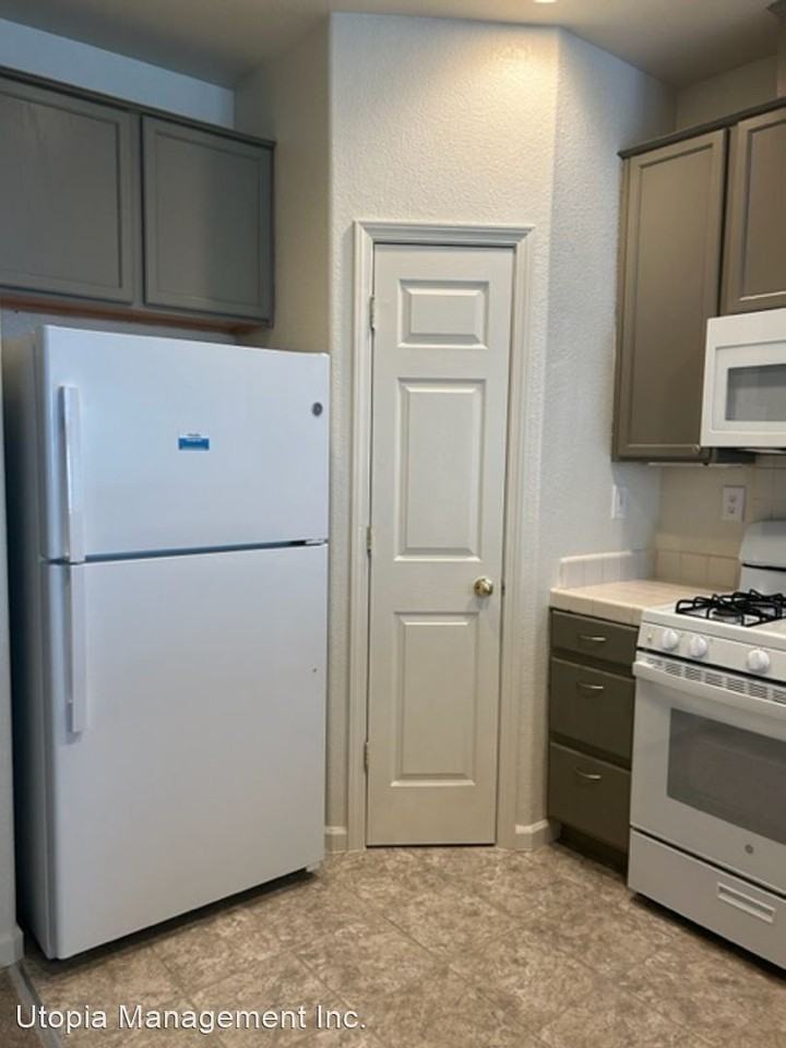 706 City Walk Pl Unit 6 - Photo 3 of 12