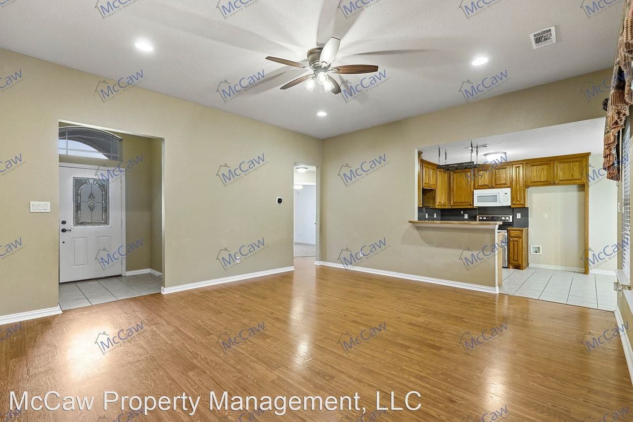 124 Chambers Creek Cir - Photo 3 of 18