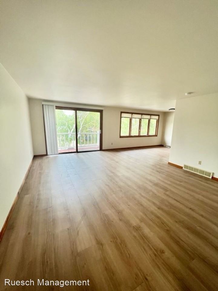 3026 Albert Dr. - Photo 2 of 12