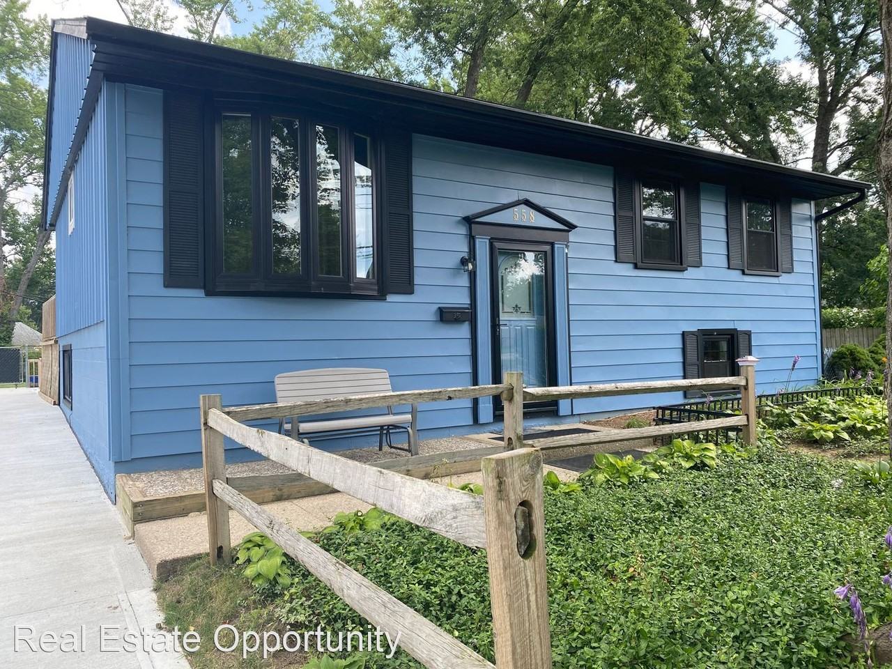 558 Fairholme Rd - Photo 2 of 40