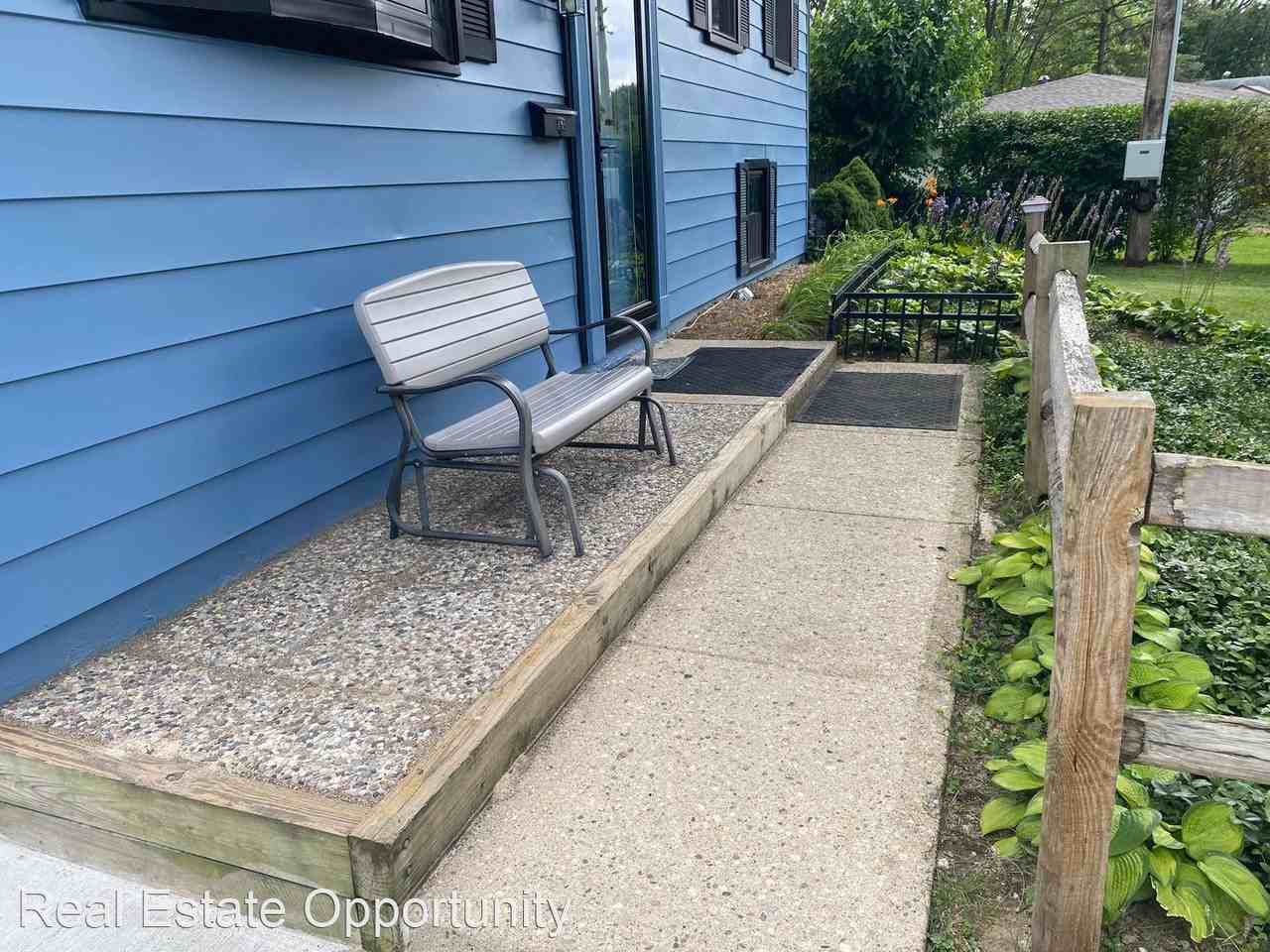 558 Fairholme Rd - Photo 3 of 40