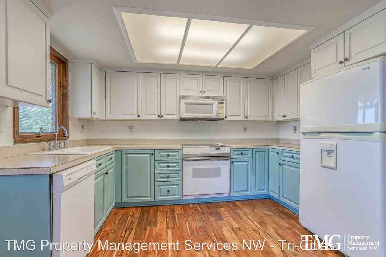 1436 Amon Dr - Photo 3 of 34