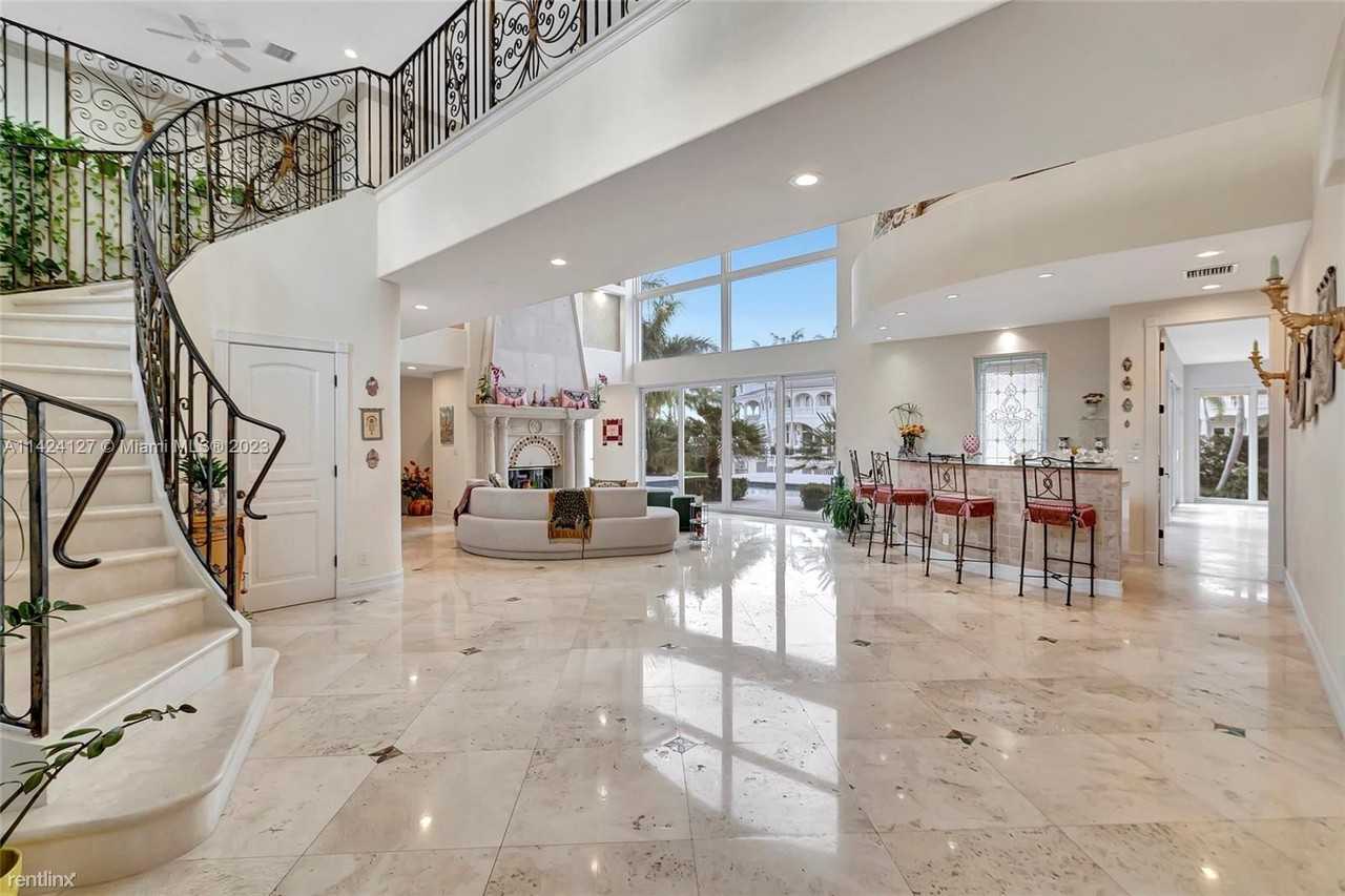 3310 Ne 58th St - Photo 2 of 21