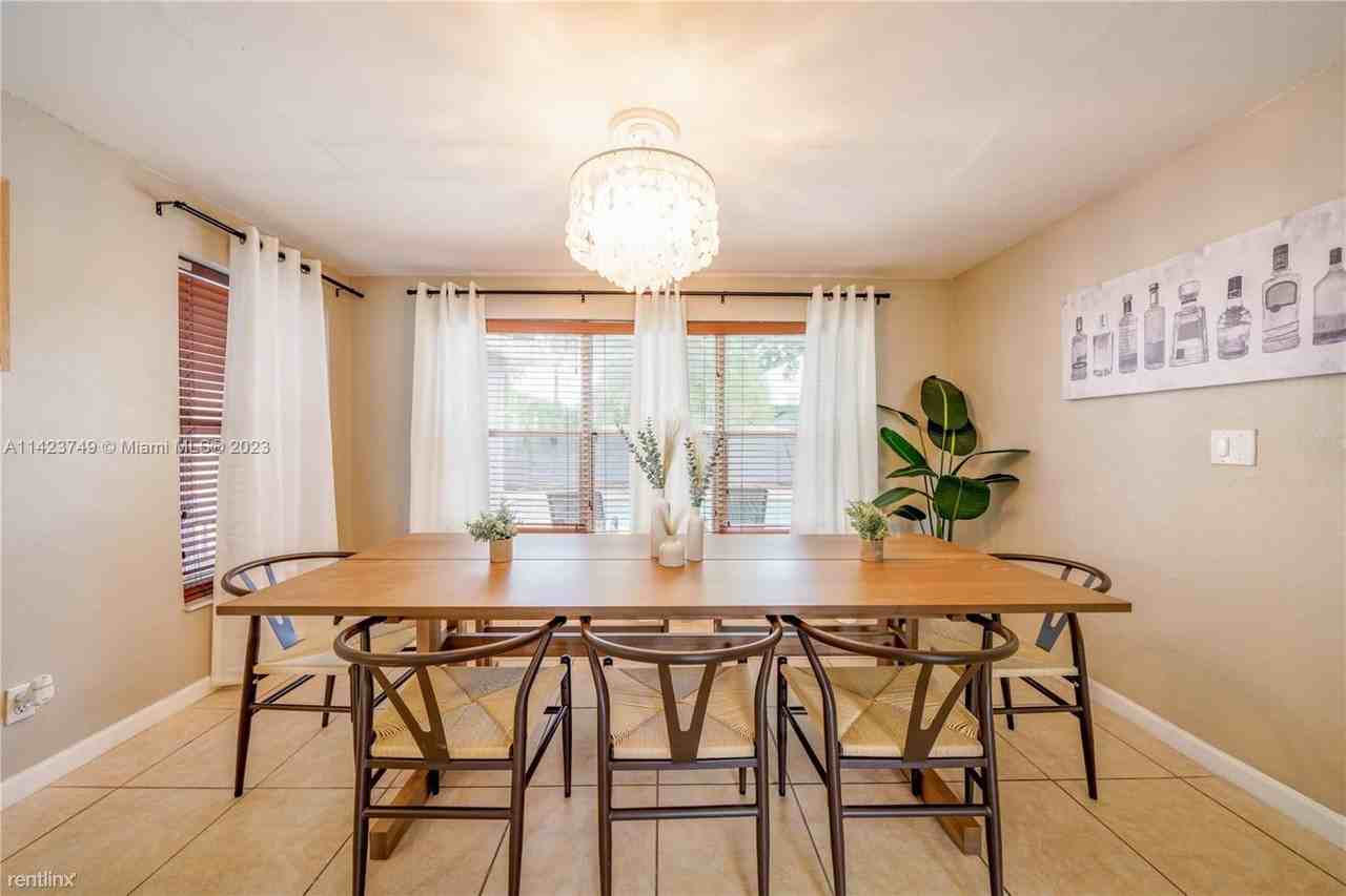 3421 Sw 13th Ct - Photo 3 of 14