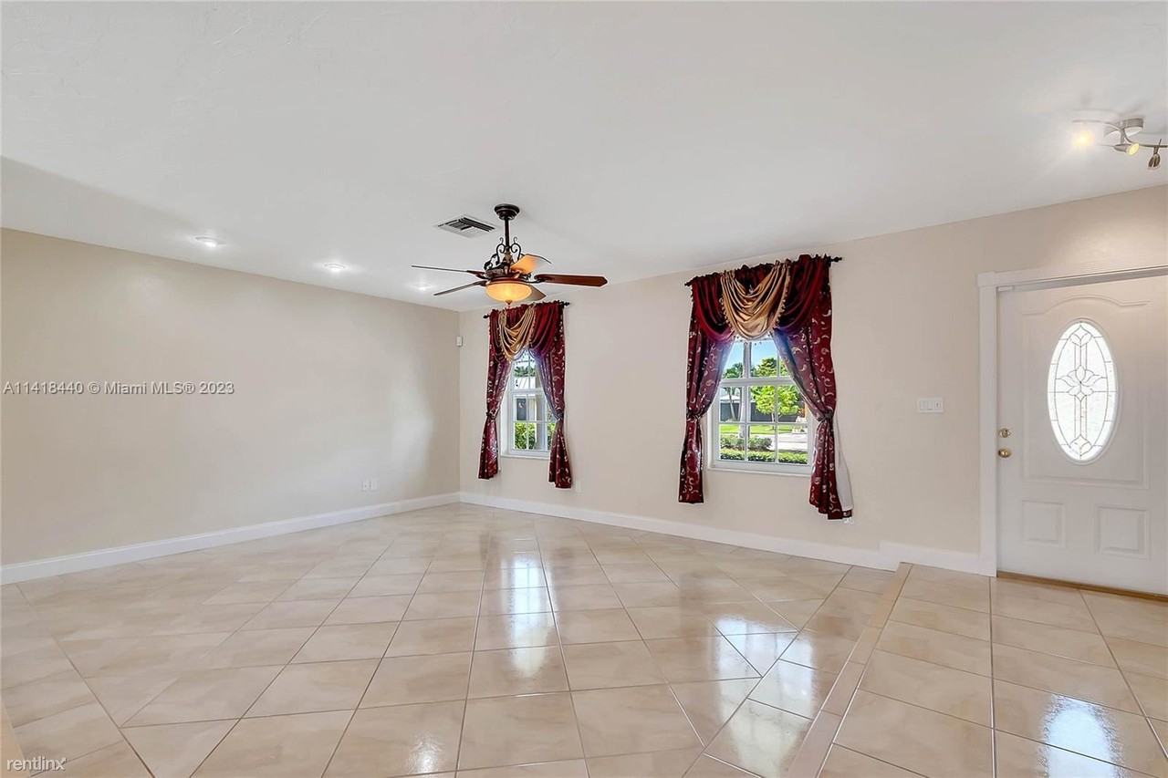 8275 Sw 206th Ter - Photo 2 of 26