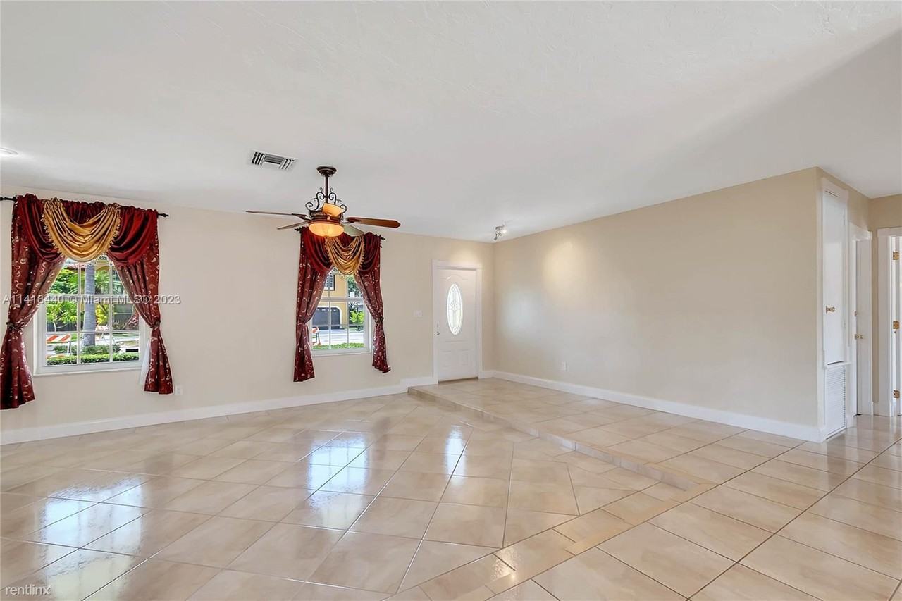 8275 Sw 206th Ter - Photo 3 of 26