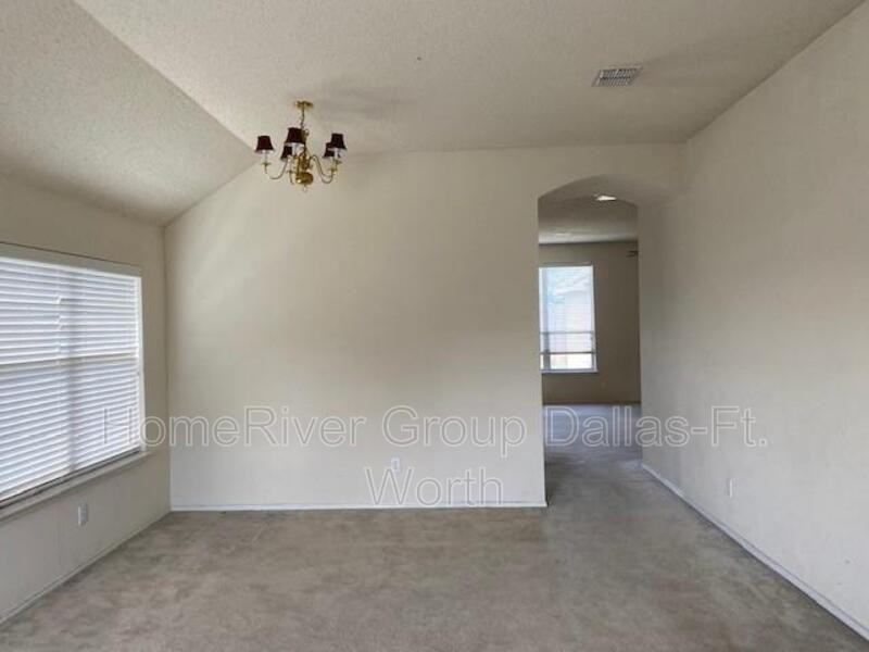 7010 Lake Jackson Dr - Photo 3 of 8