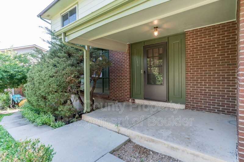 1530 Ithaca Dr - Photo 2 of 22
