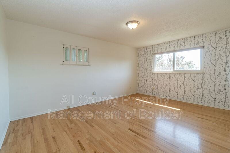 1530 Ithaca Dr - Photo 3 of 22