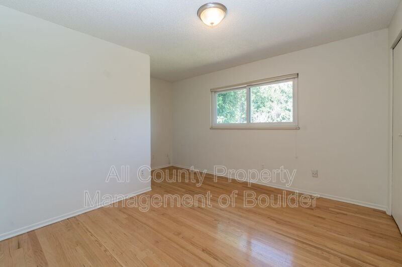 1530 Ithaca Dr - Photo 4 of 22