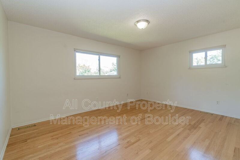 1530 Ithaca Dr - Photo 5 of 22