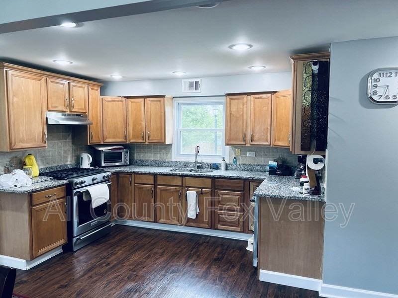 1925 W Schaumburg Rd - Photo 2 of 13