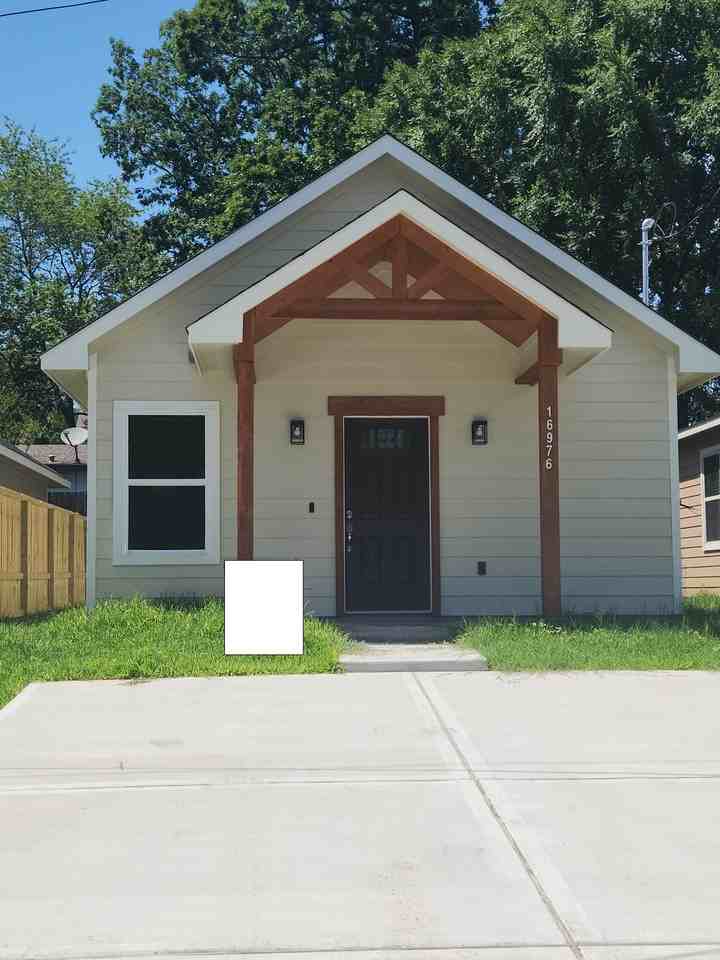 16931 W Juneau - Photo 2 of 3