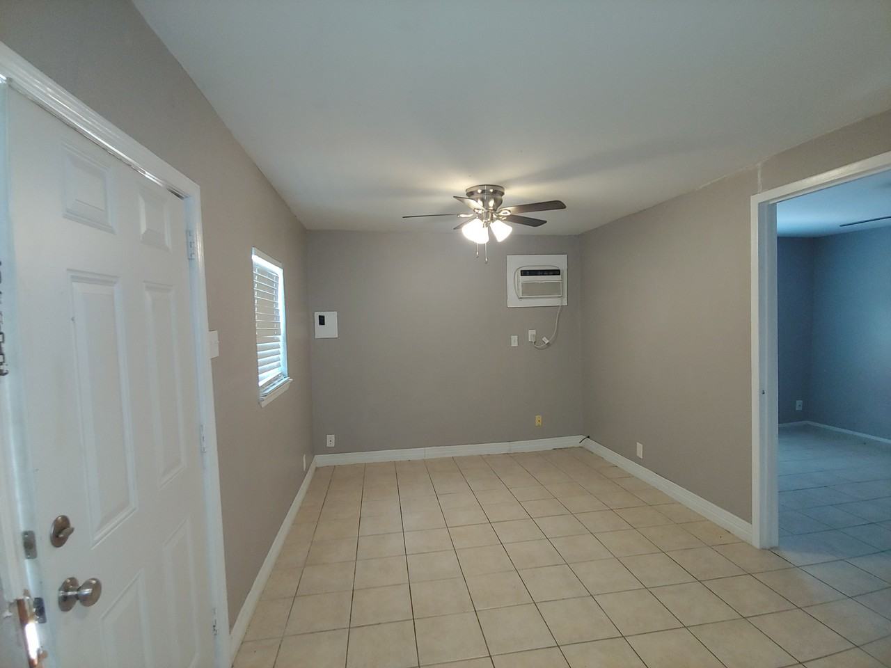 818 Ogden St - Photo 2 of 4