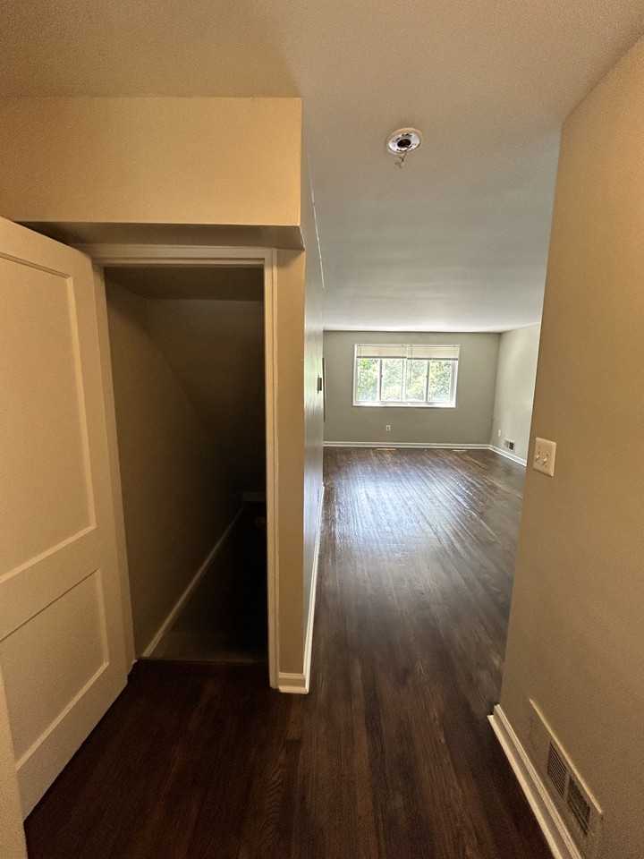 5217 Kenmont Rd - Photo 3 of 36