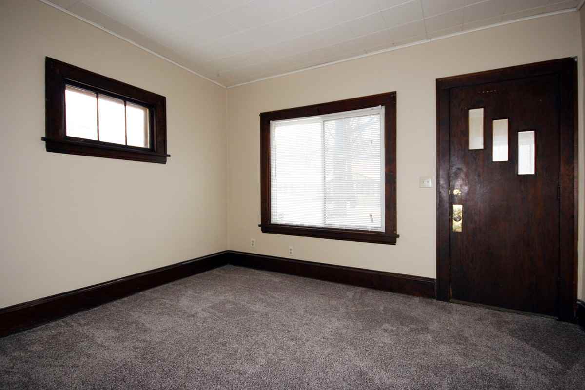 3934 Emerson Ave N - Photo 3 of 8