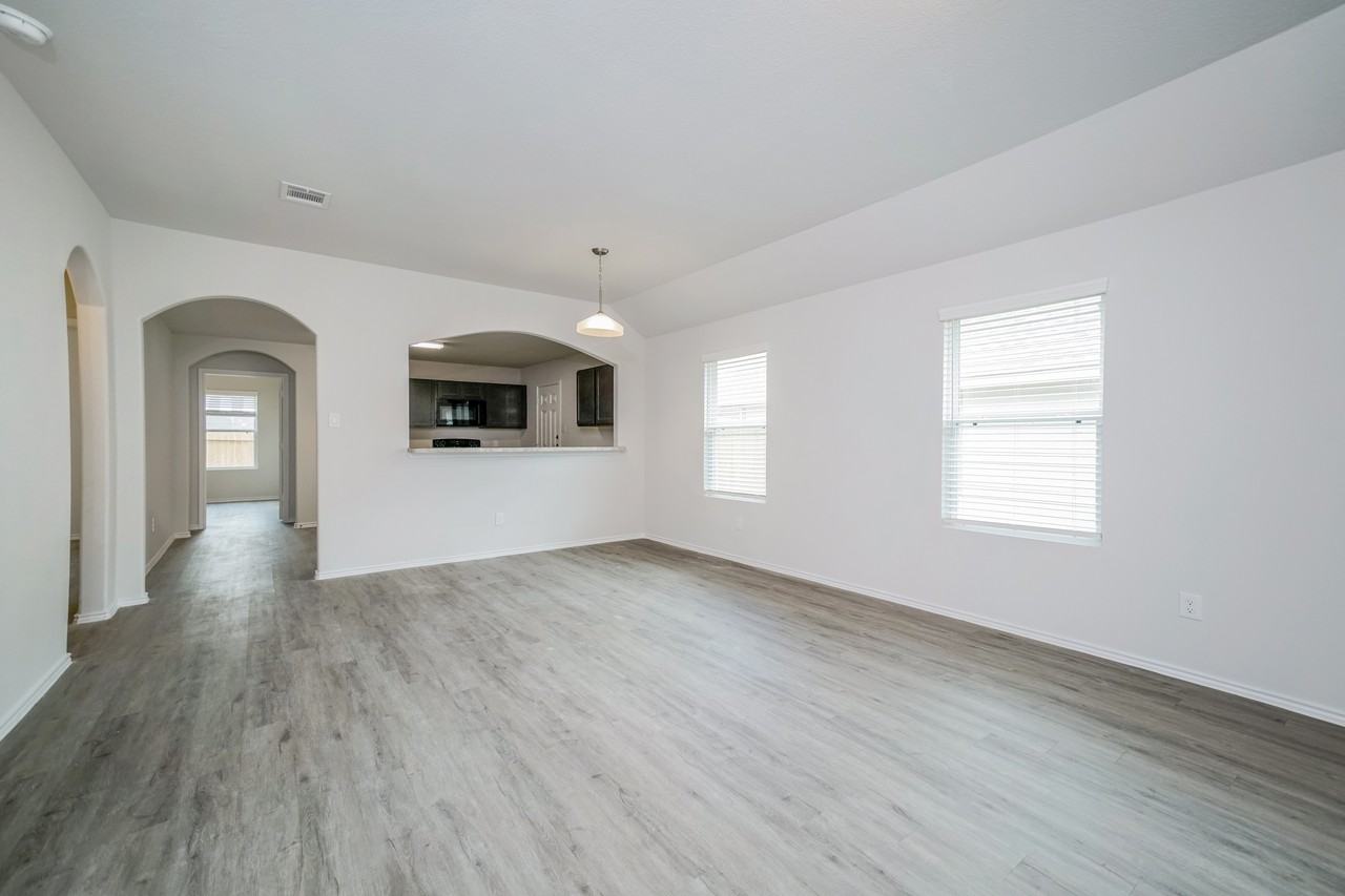 311 Blue Crane St - Photo 3 of 16