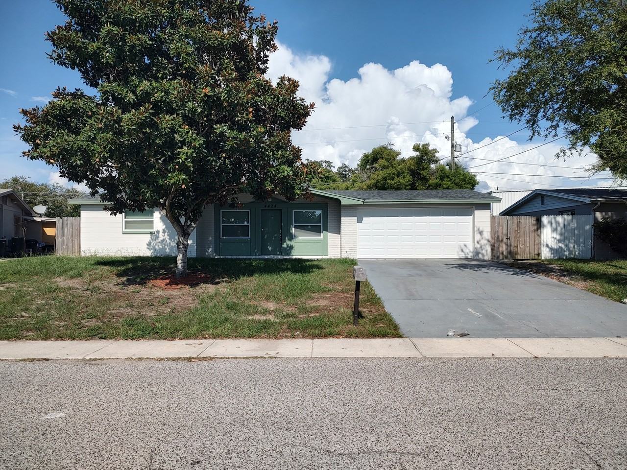 4424 Shoreline Dr - Photo 2 of 19
