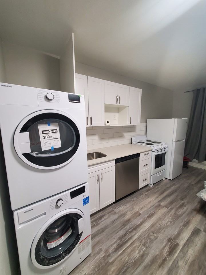 91 Thames Street South - Photo 2 of 5