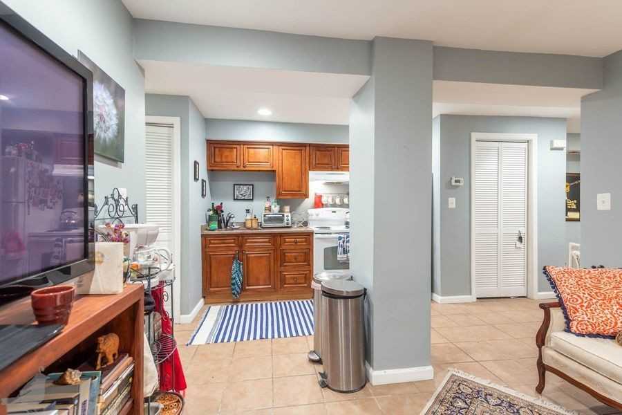 236 Rhode Island Ave Nw #B - Photo 7 of 20